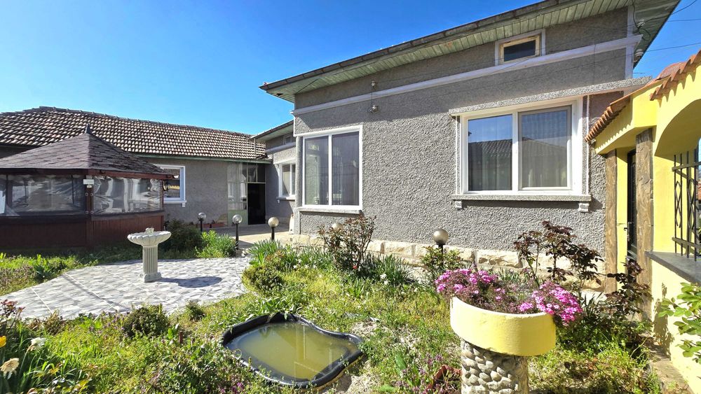 Продава се Къща в Търговище, Център - 130 кв.м за 577 €/кв.м - Снимка #2