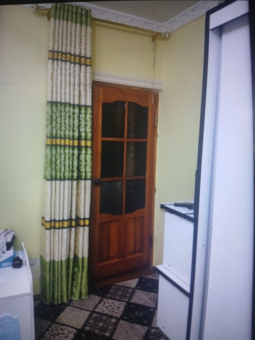 Тезда 3 хонали 4хонали килинган падвали бор 1етаж уй сотилади