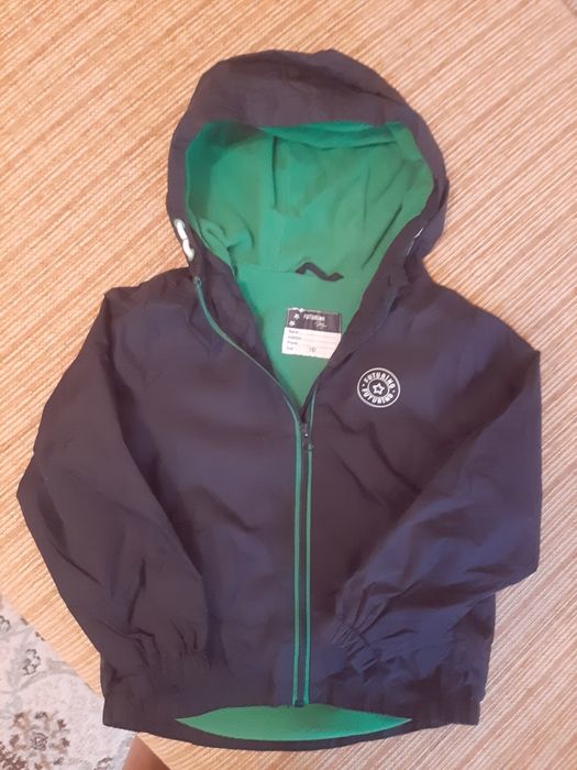 Куртка-ветровка тонкая на осень для мальчика.