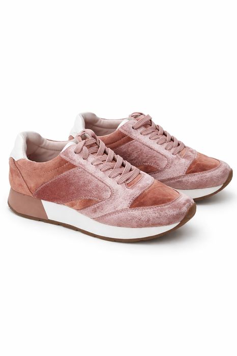 Дамски маратонки ZARA 36 номер
Много красив модел в неже