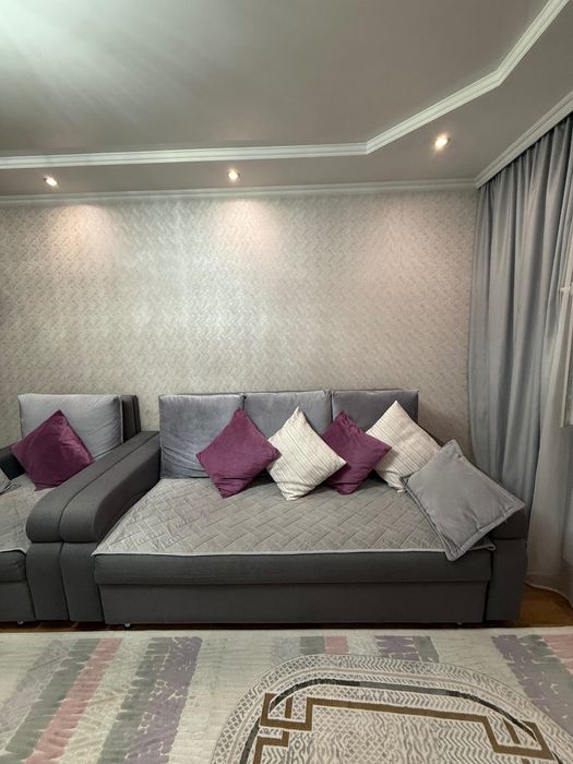 Диван с креслом (все подушки в подарок)