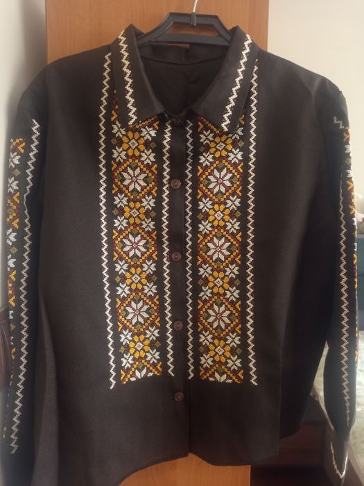 Дамска бродирана блуза