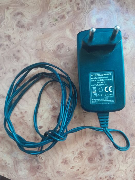 Vând 3 alimentatoare ieșire 9v, 4,8v și 12v 30 lei bucata