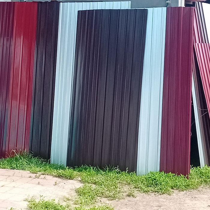 Tablă de  garduri și acoperiș