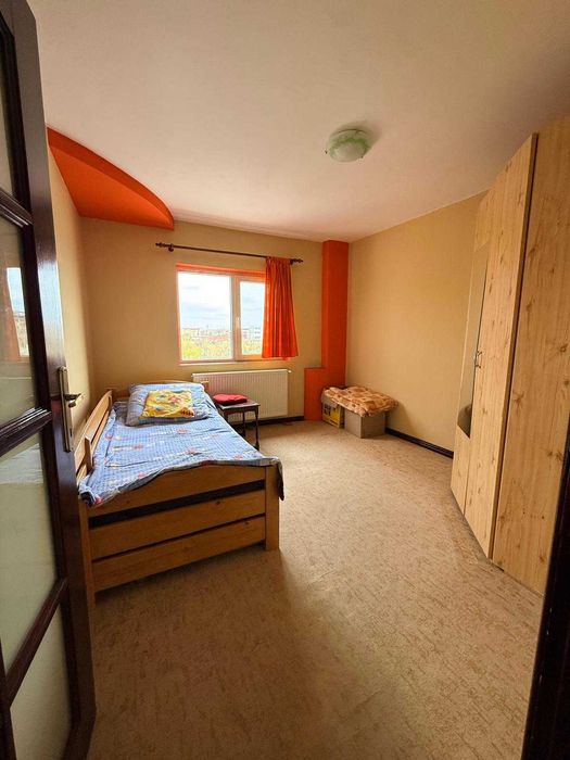 Apartament cu 4 camere, decomandat, de închiriat în Zona Soarelui