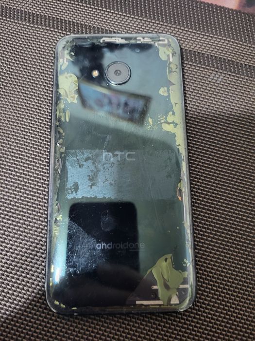 Vand htc U11 negru