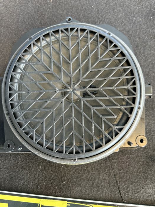 Бас колона буфер субуфер Audi A4 B8 A5 8t седан купе обикн 8t9035412