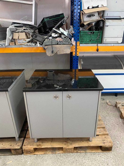 Шкаф с гранитен плот