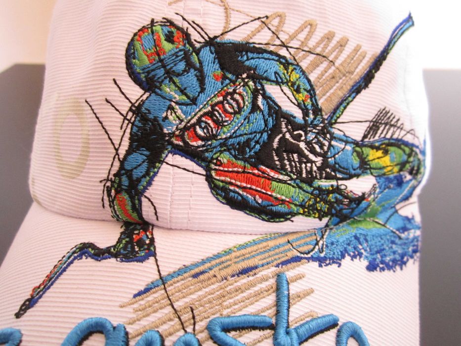 колекционерска бяла шапка за световната купа по ски в Банско