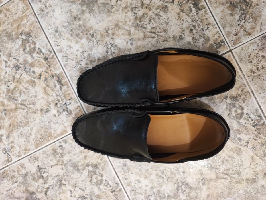 Черни кожени мокасини