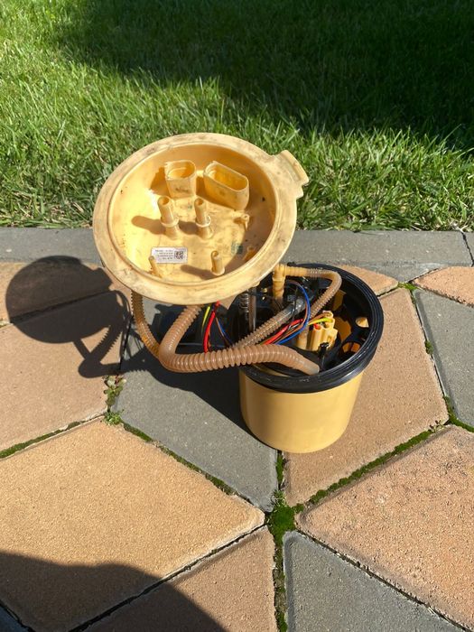 Vând pompă motorina și benzină Audi a6