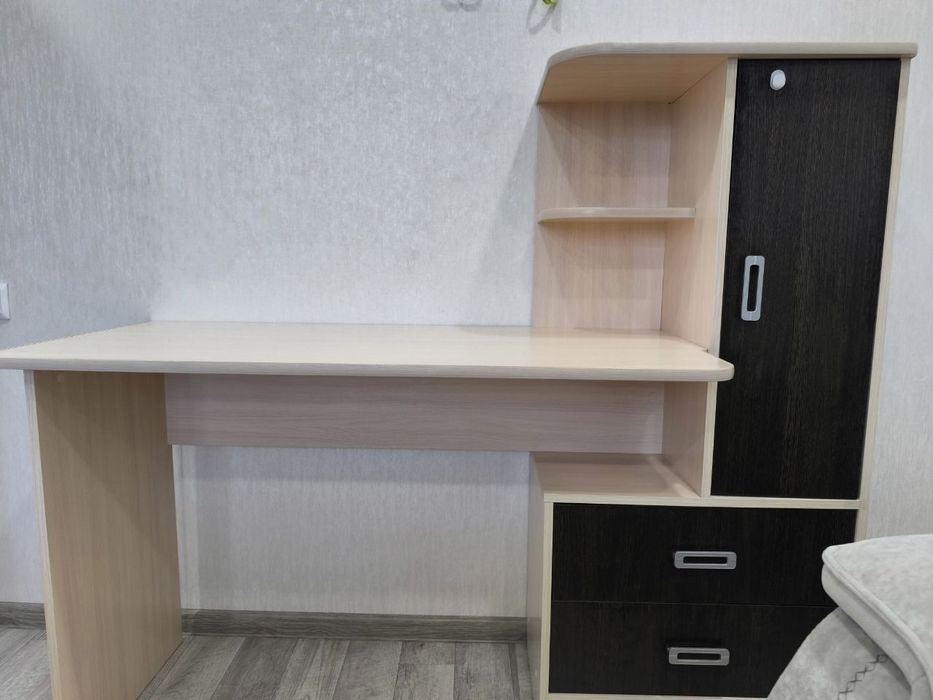 Продам письменный стол