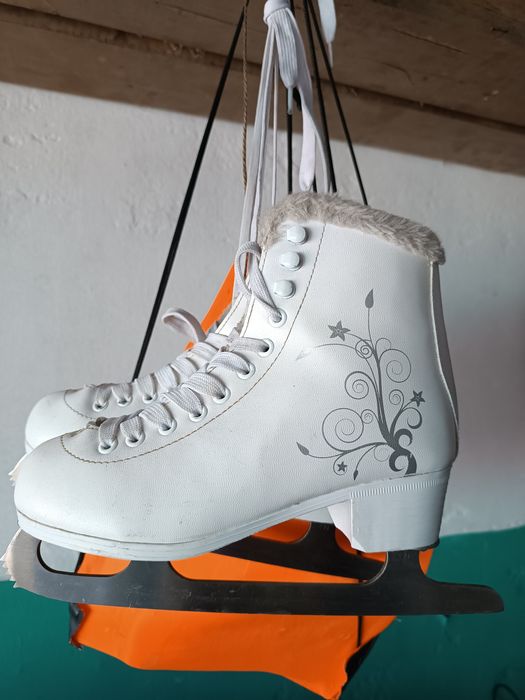 Продам коньки детские