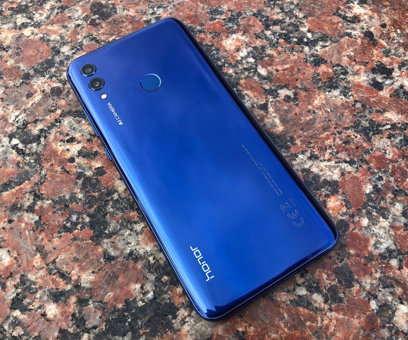Смартфон Honor 10 Lite, в хорошем состоянии