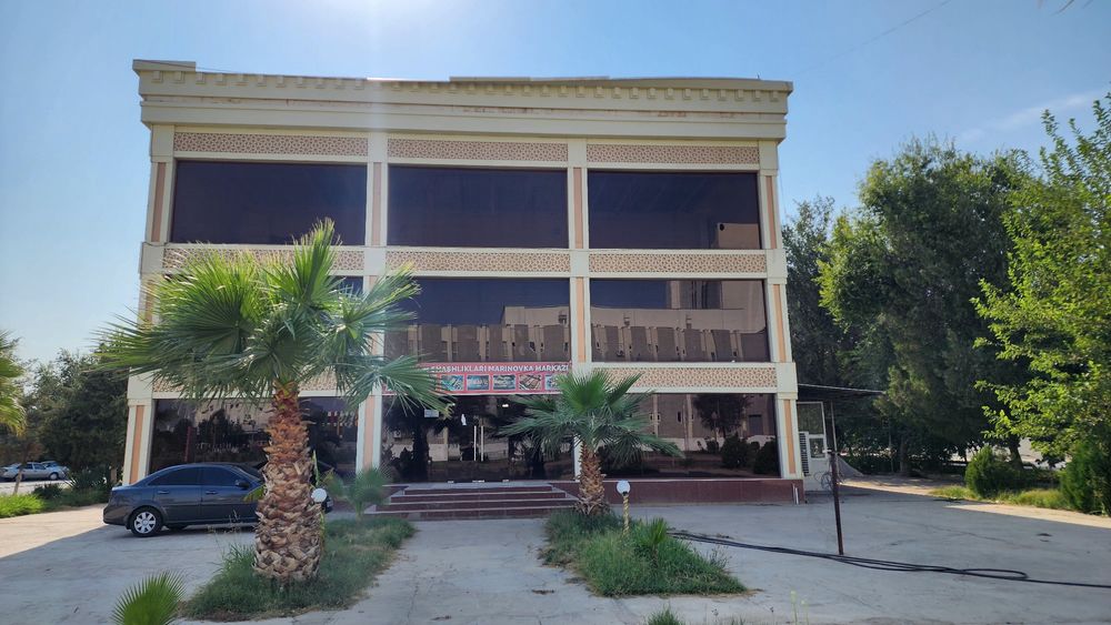 Oyna kalyone  Mulla tuychi teatr oldida joylashgan