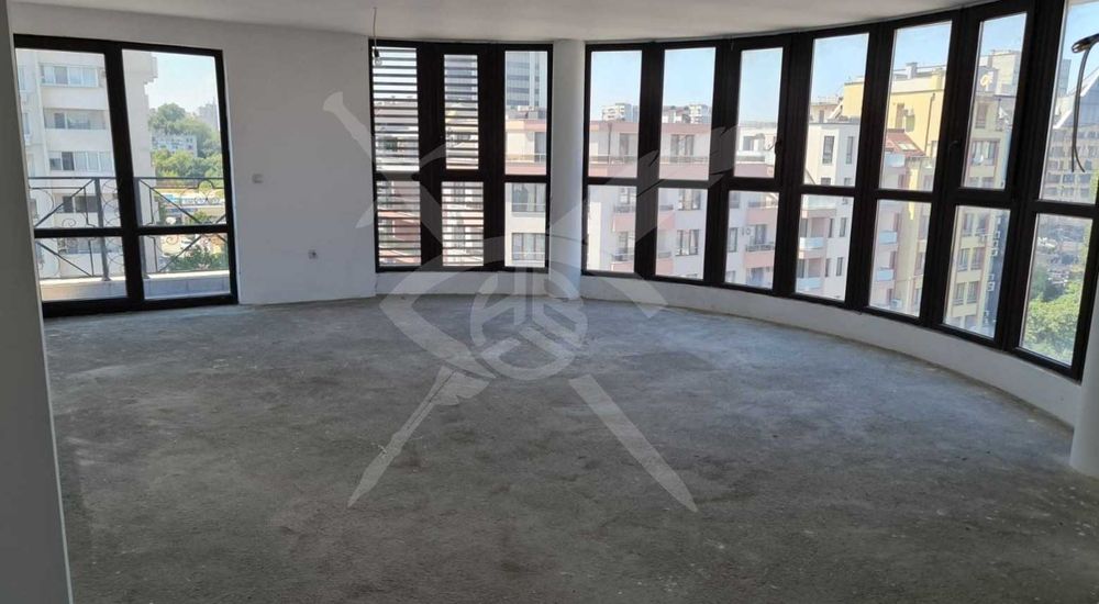 Продава се Многостаен апартамент в Пловдив, Кършияка - 192 кв.м за 1407 €/кв.м - Снимка #1