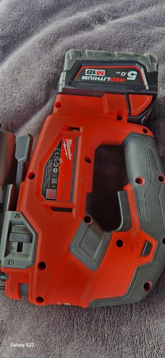 Milwaukee ferestrău pendular pe acumulator