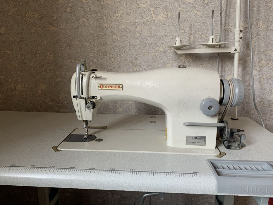 Машинка для шитья Singer
