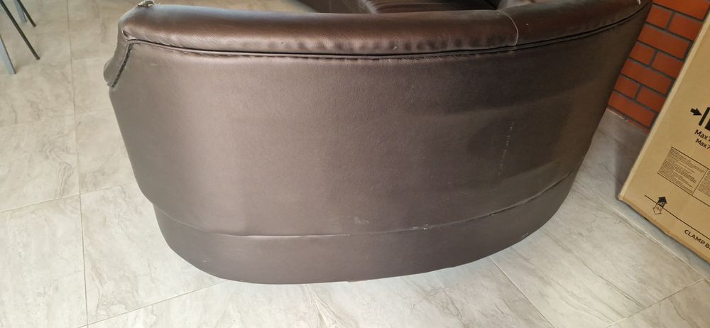 Продам диван б/у, экокожа.