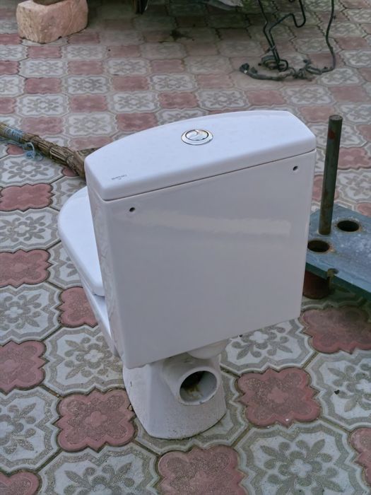 Унитаз рабоченный б/у в хорошем состояние