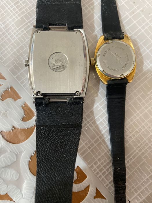 Se vând două ceasuri