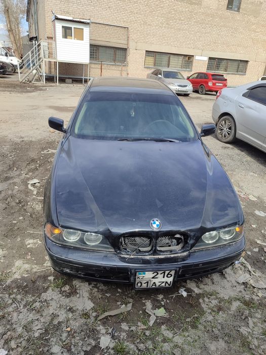 Автомобиль БМВ е 39