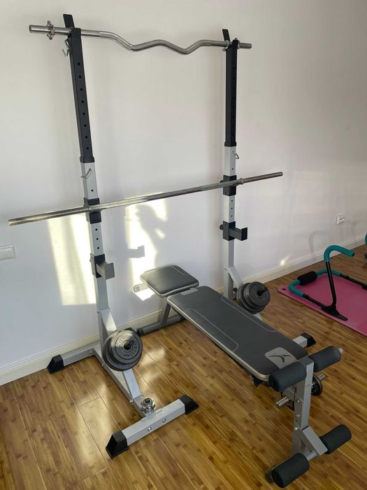 Set pentru exercitii fizice cu bancuta si suporturi pentru gantere