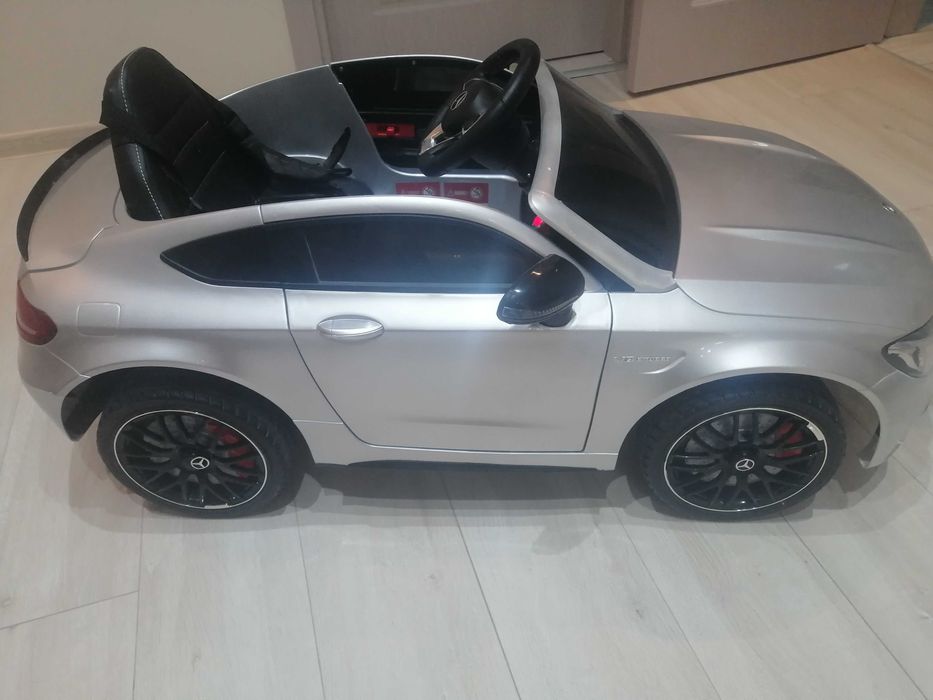 Акумулаторна кола Mercedes Benz C63 AMG, 12V ДИСТАНЦИОННО управление