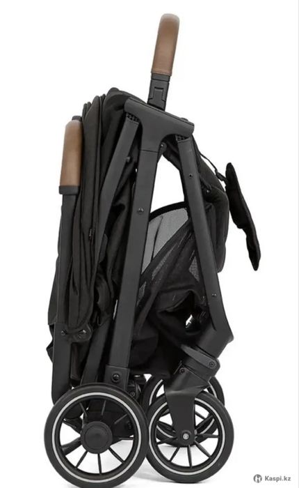 Детская прогулочная коляска