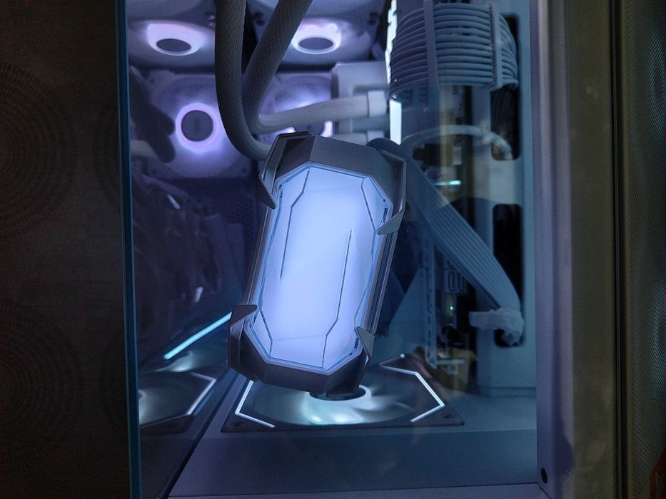 9070XT Red Devil Spectral White 16GB + 3 години гаранция!