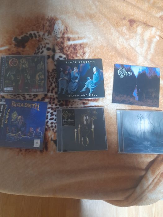 Vând cd-uri muzica metal