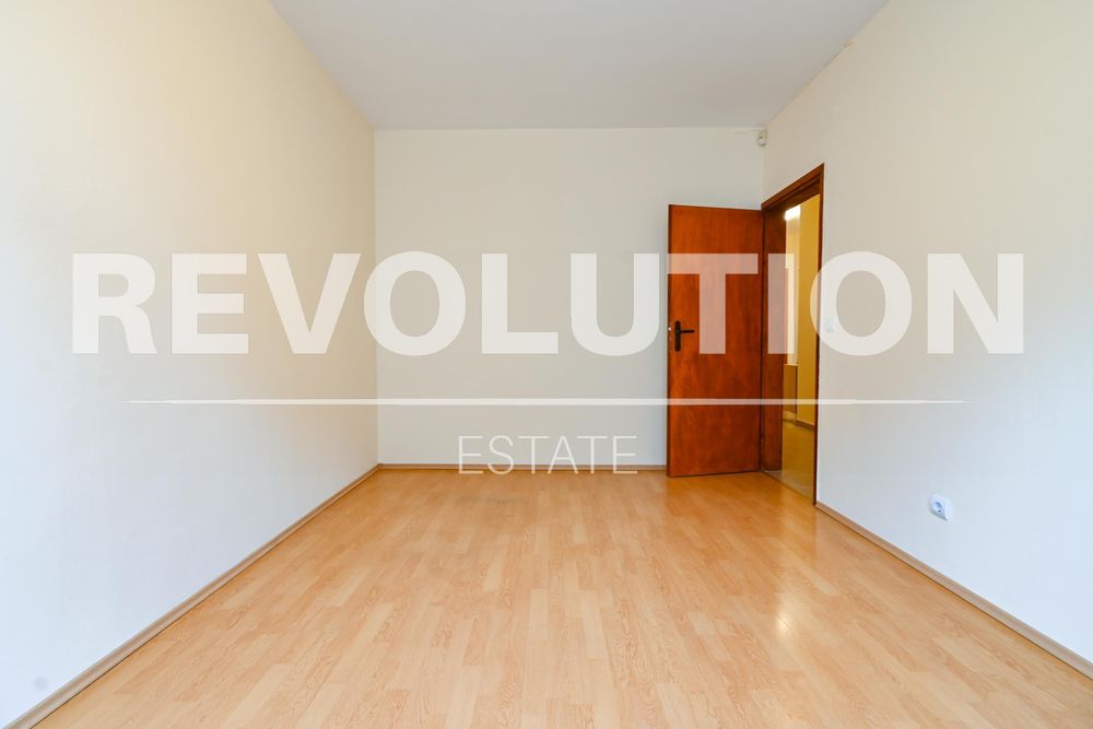 Дава се под наем Тристаен апартамент в София, Младост 1 - 106 кв.м за 766 € - Снимка #3