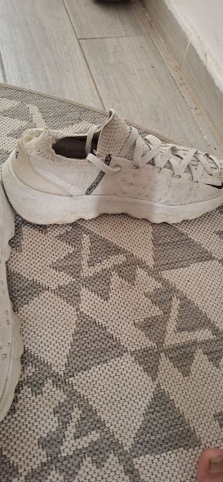 Vând adidasi nike
