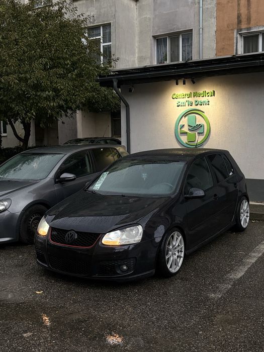 Vand golf 5 sau schimb