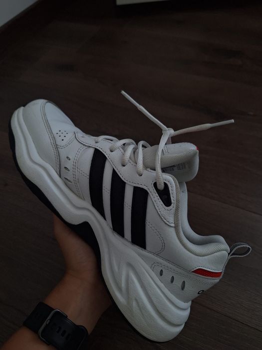 Adidași Adidas Noi