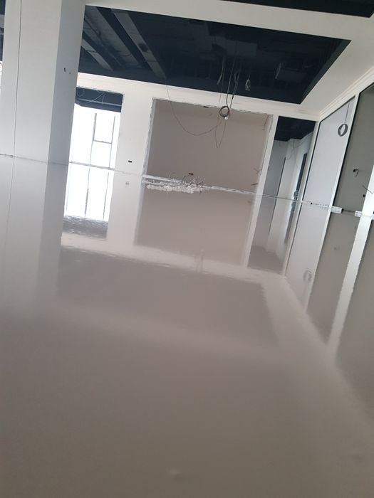 Nalivnoy pol. Laminant, tarket, kavralon