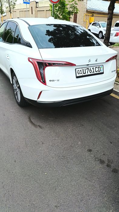 Hongqi eqm 5 sotiladi 500 tali