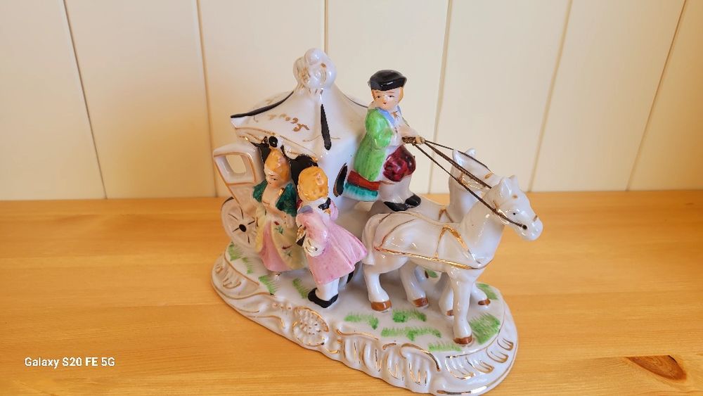 Порцеланови фигури, статуетки,вази