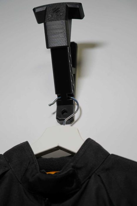 Стойка за каска с лого