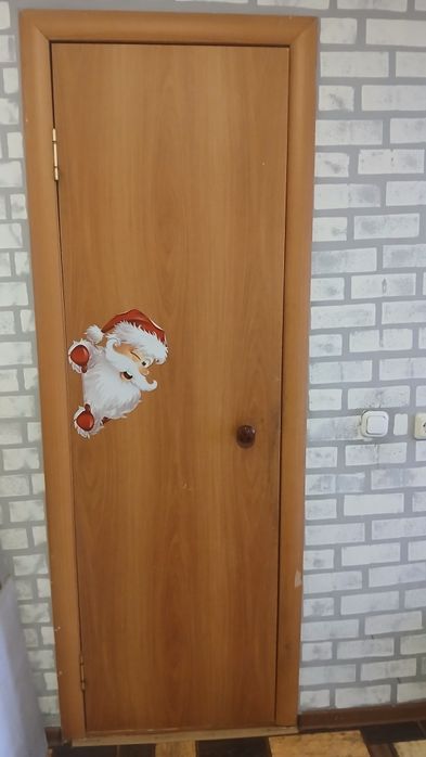 Двери деревянные.
