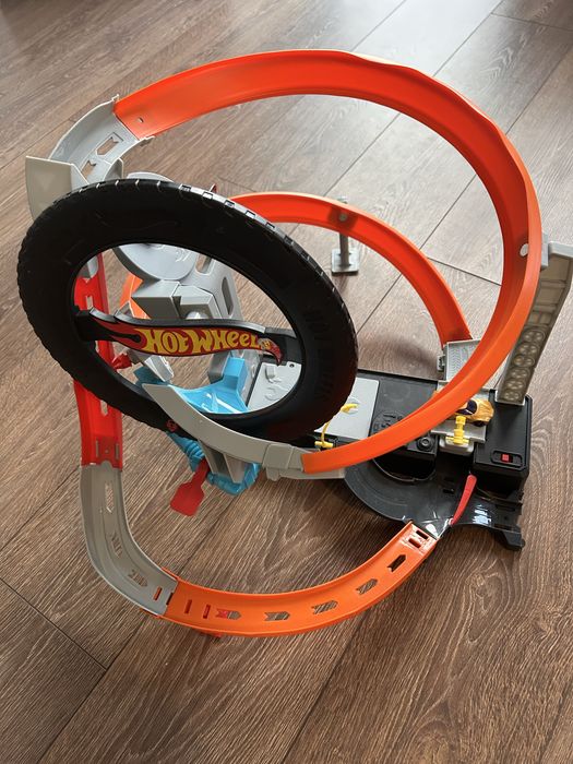 Продам, почти новую трассу Hot wheels.