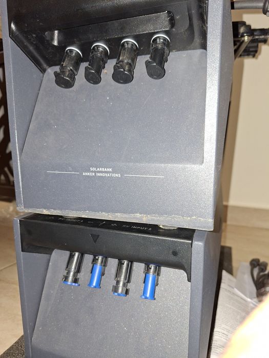 Sistem fotovoltaic cu acumulatori Anker, conectare la priză de 220v fără panouri.