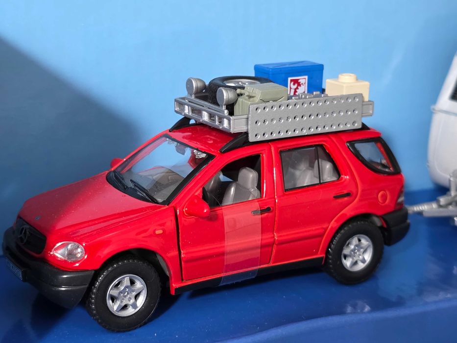 Macheta Auto 1/43 Cararama Hongwell Mercedes ML + Rulota Polar
