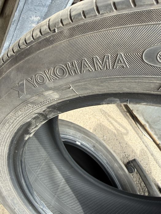 Продам две шины. Yokohama. В нормальном состоянии.
