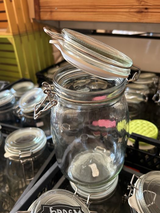 Стъклен буркан с капак 1,8л
