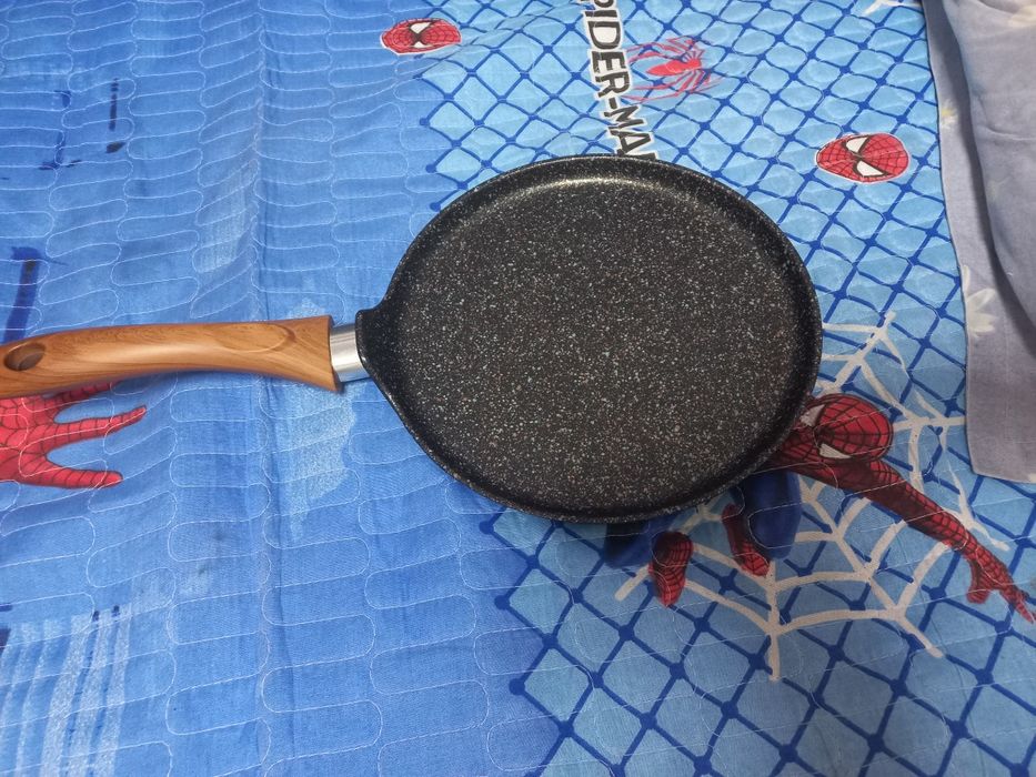 Продаётся сковородка блиница кукмара 24 диаметр новая