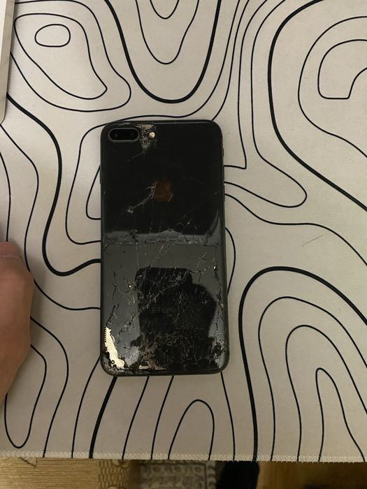 iPhone 8 PLUS в хорошем состоянии