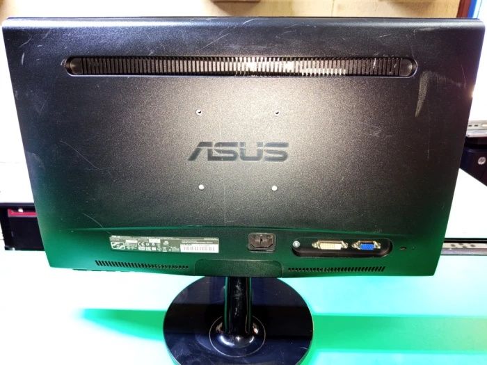 Monitor LED ASUS 19.5" Wide DVI VGA VS207NE funcțional