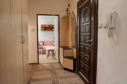 Нощувки - The Lindens 1BR Cozy Apartment with Free Parking