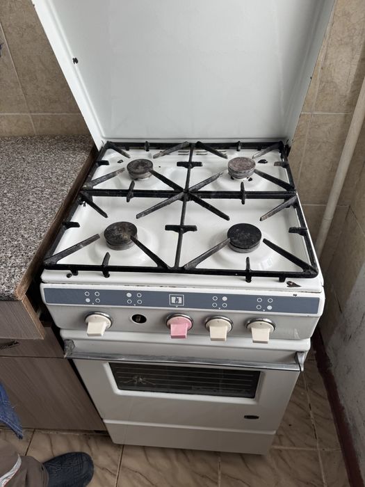 Продам газ плиту